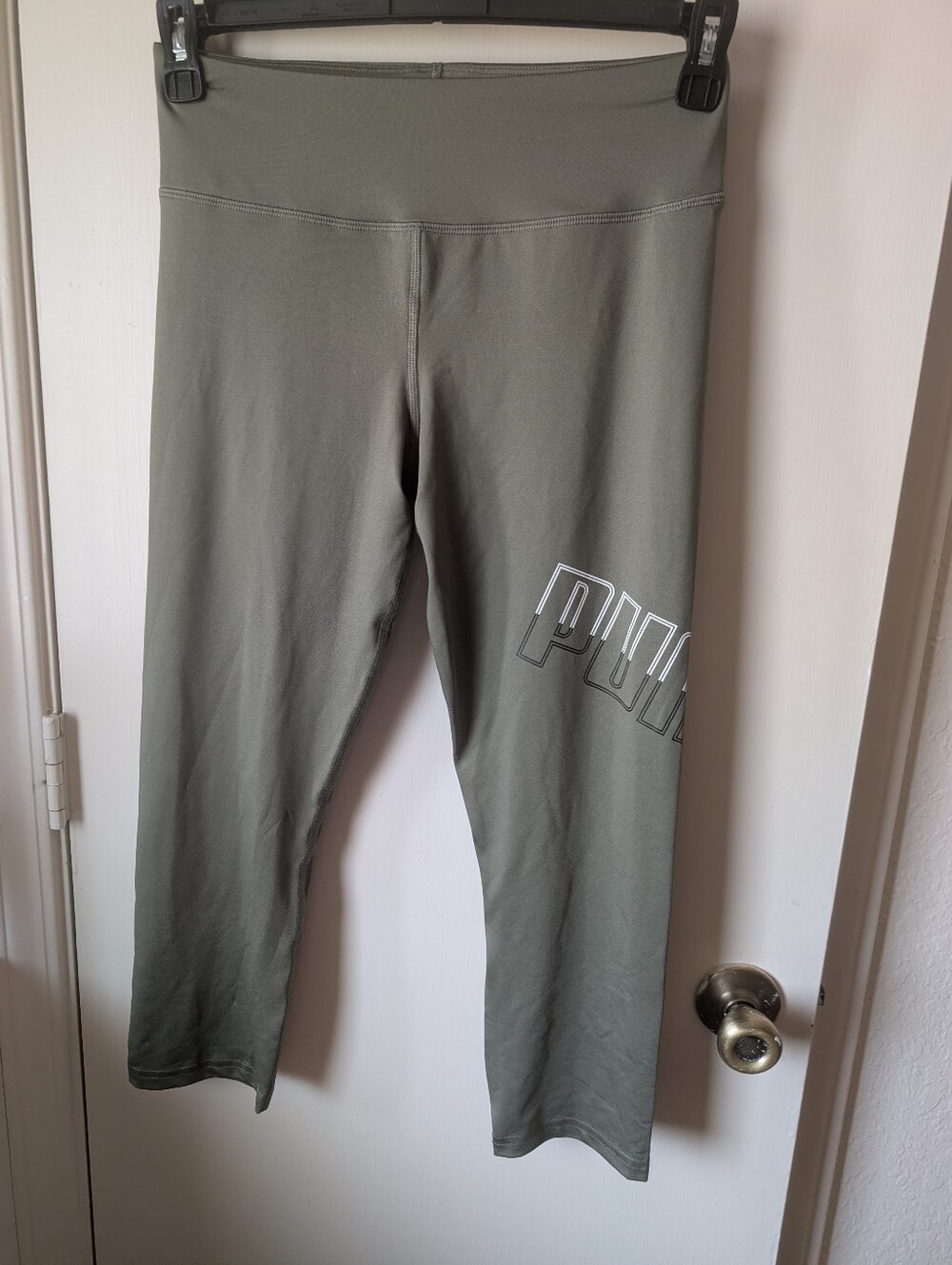 Puma Olive Green Women's medium Capri Leggings with Side Logo